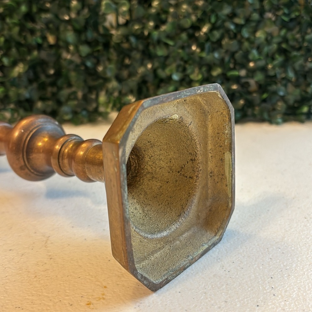 19th C. Victorian English solid brass candlestick - Picture 4 of 4